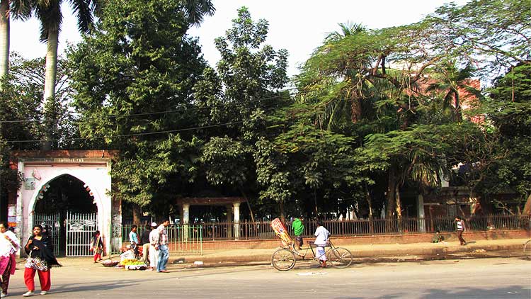 Places to visit in Dhaka Bahadur Shah Park