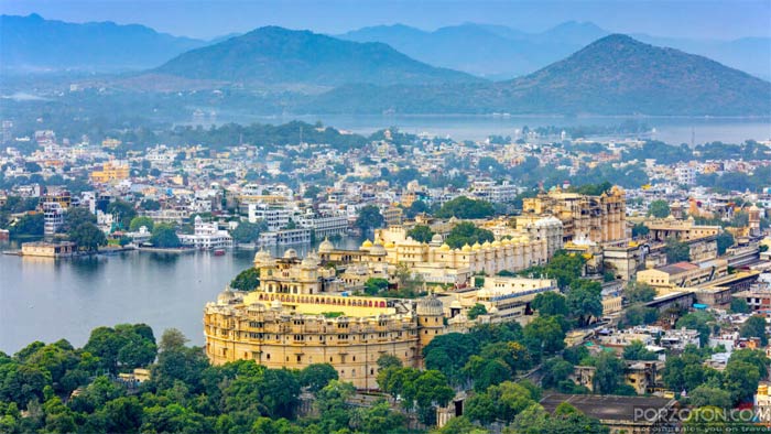 Udaipur, city of lakes - Top 10 Tourist Places in India.