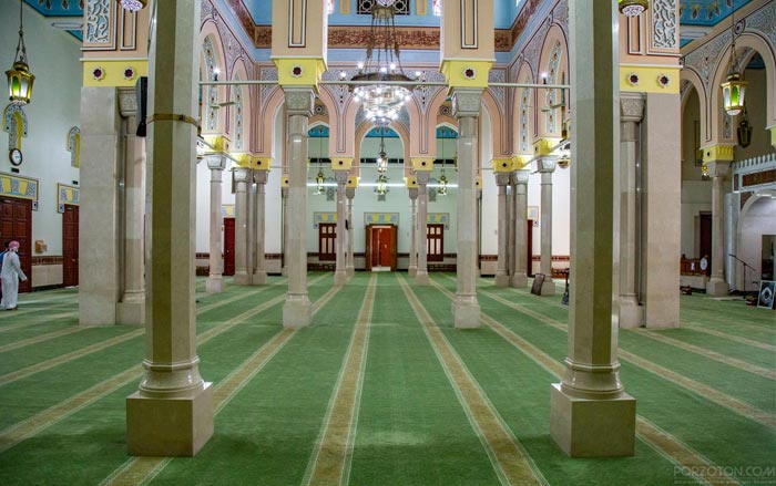Jumeirah Mosque Tour, History, Timings, Dress Codes, Fees & Tips.